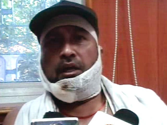 Videos : बिहार के मंत्री पर भीड़ ने किया हमला, कार को लगाई आग