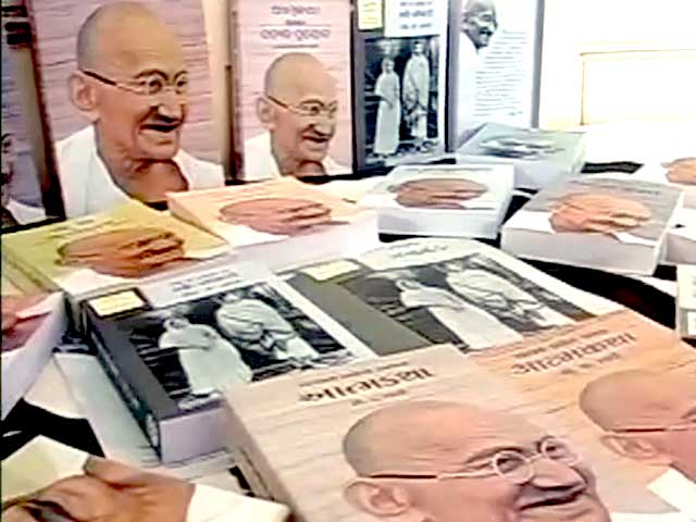 कश्मीरी में पढ़िए बापू की आत्मकथा