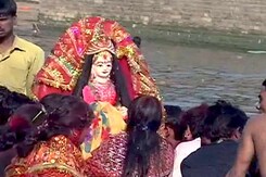 प्रतिमा विसर्जन में नदियों की अनदेखी प्रतिमा विसर्जन में नदियों की अनदेखी