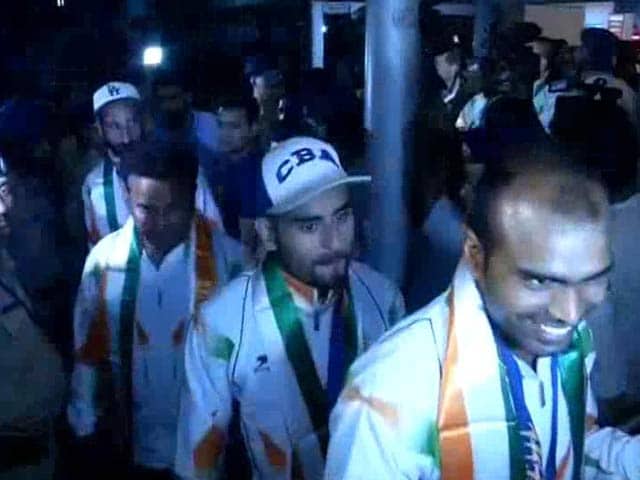 Video : Asian Games 2014: Indian Hockey Team Returns Home to Heroes' Welcome