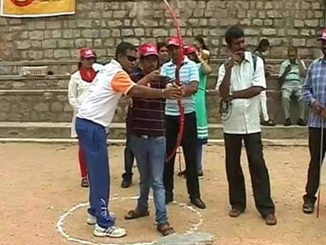 Video : In Bangalore, Teaching Archery to Visually Impaired Students
