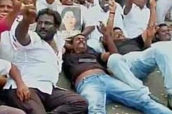 कर्नाटक हाईकोर्ट ने जयललिता को नहीं दी जमानत कर्नाटक हाईकोर्ट ने जयललिता को नहीं दी जमानत