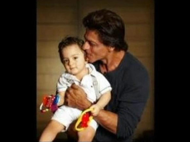 <i>Baby's Day Out</i>: SRK Finally Introduces AbRam