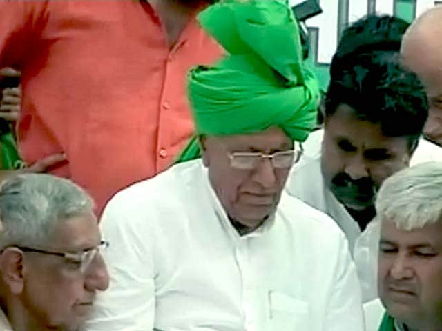 गांव का हूं, गांव से ही राज करूंगा : पीएम को चौटाला का जवाब