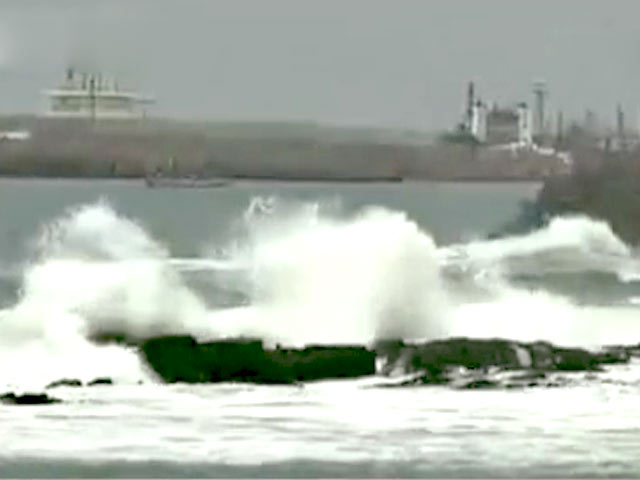 चक्रवात 'हुदहुद' की आशंका को लेकर व्यापक तैयारी