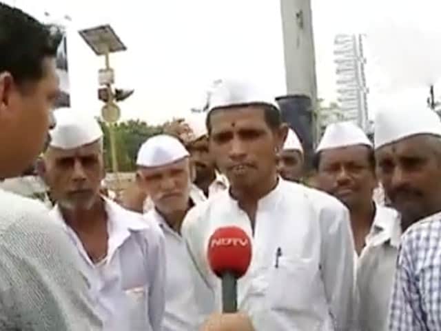 Video : Dabbawalas on Board Mumbai Meri Jaan Taxi