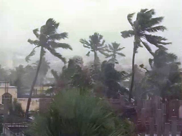 Cyclone Hudhud Races Towards Andhra Pradesh and Odisha