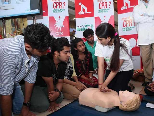Video : NDTV-Fortis Health4U: Learn Cardiopulmonary Resuscitation (CPR), Save a Life