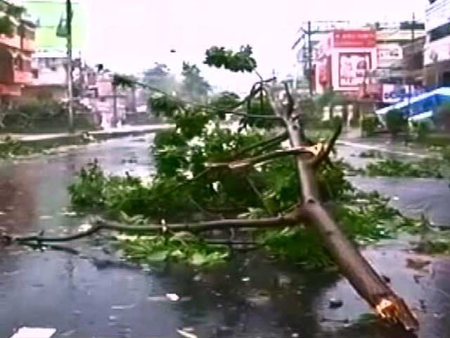 Cyclone Hudhud Centre is Crossing Andhra Pradesh Coast