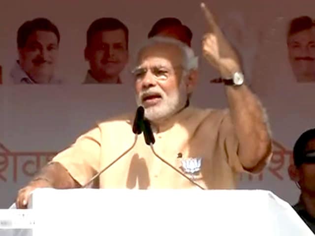 PM Hits Out at Congress at Rally in Maharashtra