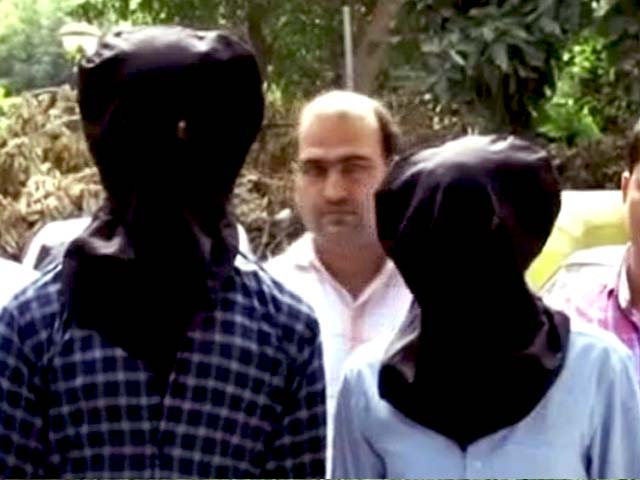 दिल्ली : शिकंजे में पुलिसकर्मी के हत्यारे