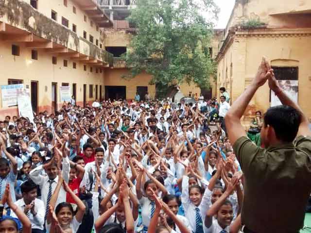 School Children in Lucknow Paint for a Hygienic India
