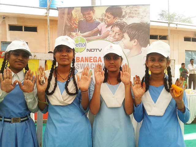 Video : Madhya Pradesh School Kids Sets World Record by Washing Hands Synchronously