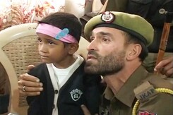Kashmir Flood Reunites Kidnapped Child With Her Family in Mumbai Kashmir Flood Reunites Kidnapped Child With Her Family in Mumbai