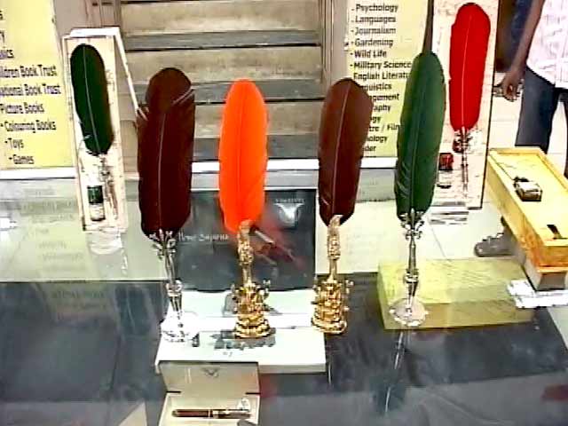 दिवाली पर नायाब कलम का तोहफा