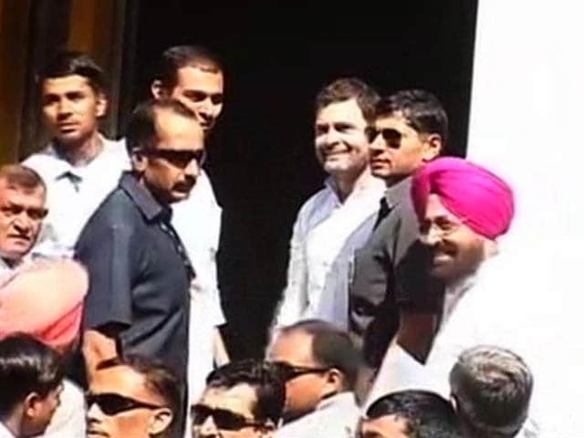 Video : Congress, Confronting Losses, Determined to Shield Gandhis