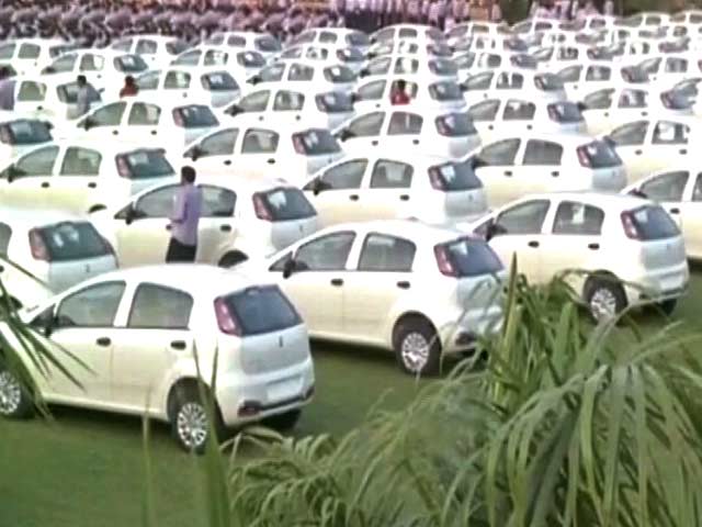 Diamond Merchant Does an Oprah, Gifts Cars, Homes, Jewelry to Employees