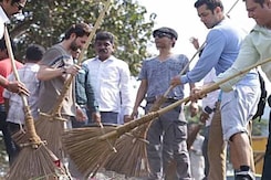Swachh Bharat: Salman Khan Tags Aamir, Rajinikanth and Omar Abdullah Swachh Bharat: Salman Khan Tags Aamir, Rajinikanth and Omar Abdullah