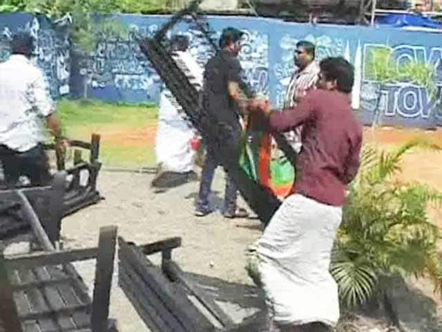 Video : On Camera, Men Holding BJP Flags Seen Vandalising Kerala Coffee Shop