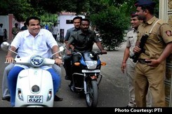 Transport Minister Nitin Gadkari Rides A Scooter, Courts Controversy Transport Minister Nitin Gadkari Rides A Scooter, Courts Controversy