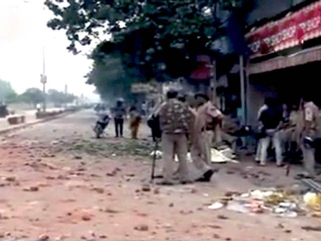 Videos : दिल्ली के त्रिलोकपुरी में तनाव