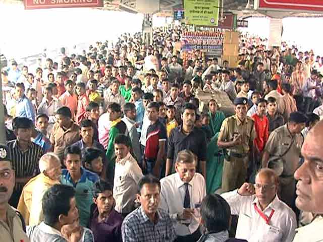Video : One Killed During Rush For Chhath Puja At New Delhi Railway Station