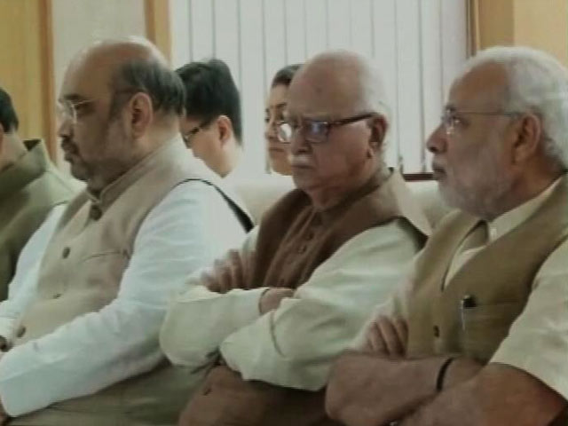 पीएम के घर चाय पार्टी में सरकारी योजनाओं पर हुई बात