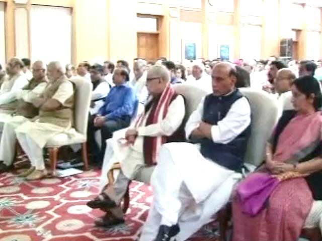 Video : Think Far, Think Big, Said PM Over Tea to Law-makers