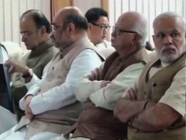 इंडिया 9 बजे : पीएम के घर हुई चाय पार्टी