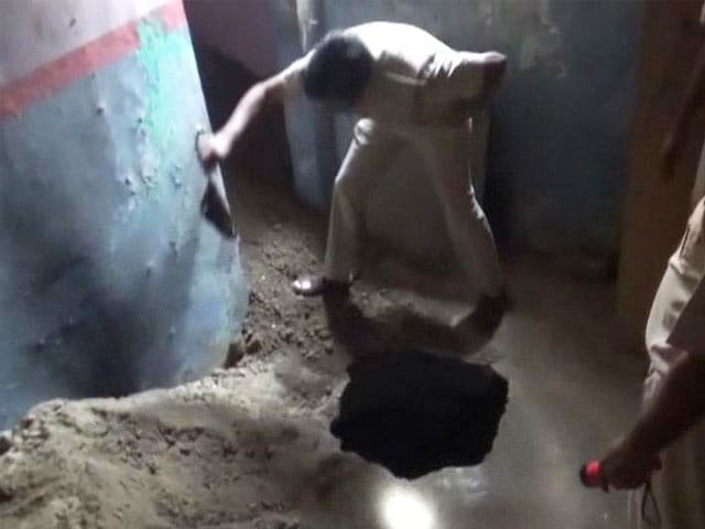 Video : Robbers Dig Tunnel to Bank, Loot Crores in Hollywood-Style Heist