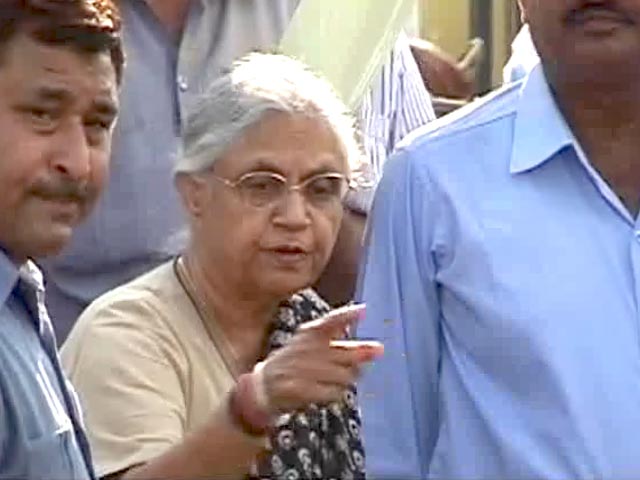 Videos : पीएम मोदी की तारीफ पर शीला ने दी सफाई