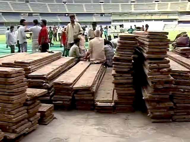 महाराष्ट्र में शपथ ग्रहण पर होने वाले खर्चे पर विवाद