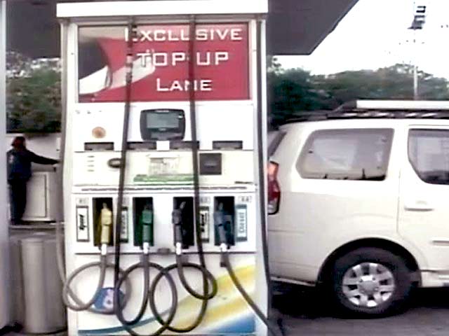 पेट्रोल-डीजल के दाम 2.50 रु. तक होंगे कम : सूत्र