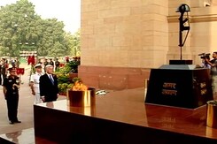 UK Defence Secretary Honours Indian Soldiers Who Fought in World War 1 UK Defence Secretary Honours Indian Soldiers Who Fought in World War 1