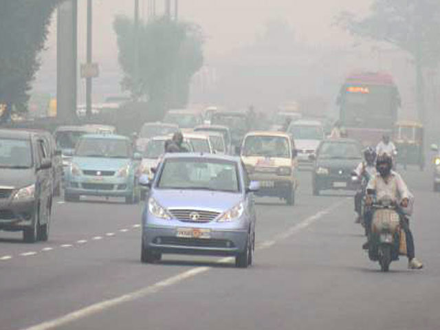 दिल्ली में प्रदूषण से बढ़ी दिक्कत