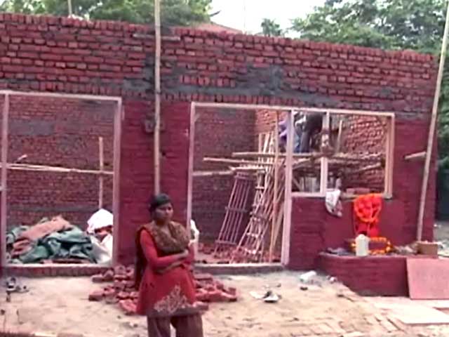 सरकारी ज़मीन पर मंदिर निर्माण?