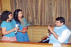 'फ्री हों तो फोन करें सीएम सर' 'फ्री हों तो फोन करें सीएम सर'