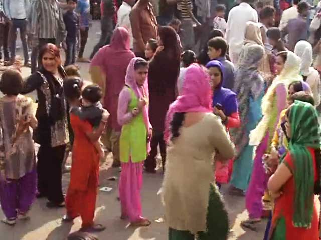 ख़ौफ़ में त्रिलोकपुरी की महिलाएं