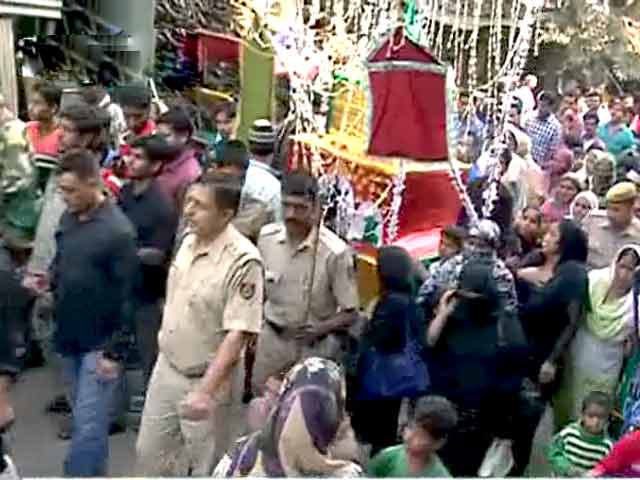 अमन के बीच निकला ताजिए का जुलूस