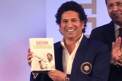 सचिन की आत्मकथा 'प्लेइंग इट माइ वे' लॉन्च सचिन की आत्मकथा 'प्लेइंग इट माइ वे' लॉन्च