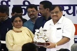मायावती का अखिलेश दास पर 100 करोड़ रुपये देने की पेशकश का आरोप मायावती का अखिलेश दास पर 100 करोड़ रुपये देने की पेशकश का आरोप