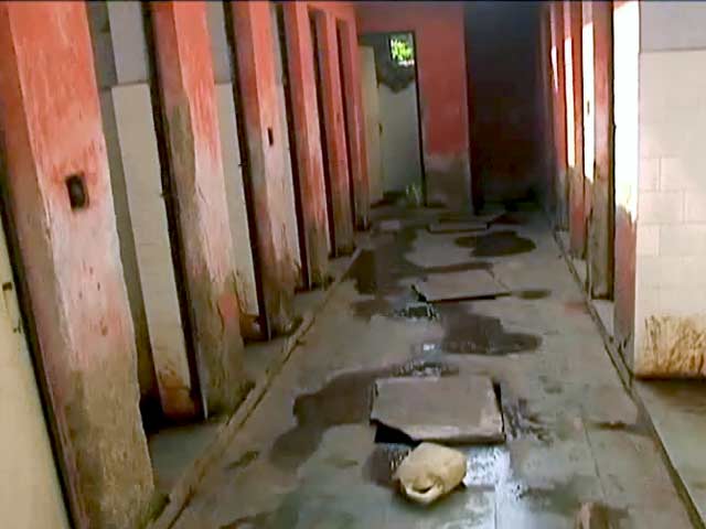 Videos : स्वच्छता की गंधाती हक़ीक़त : सार्वजनिक शौचालयों का हाल