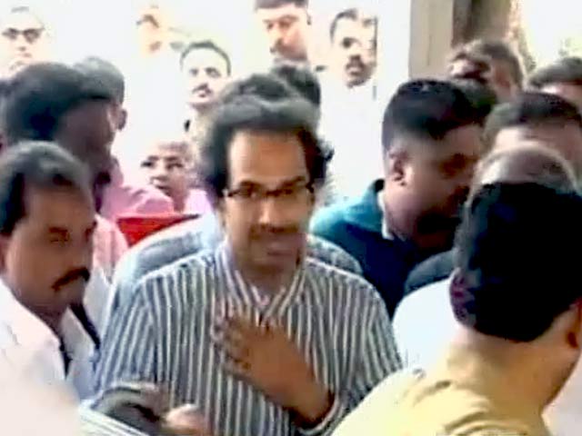 इंडिया नौ बजे : शिवसेना का अड़ियल रुख