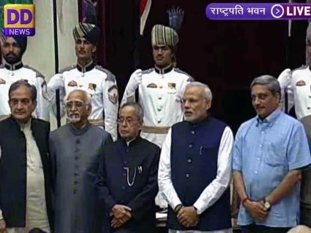 मोदी कैबिनेट में 21 नए मंत्रियों ने ली शपथ, शिवसेना अनुपस्थित