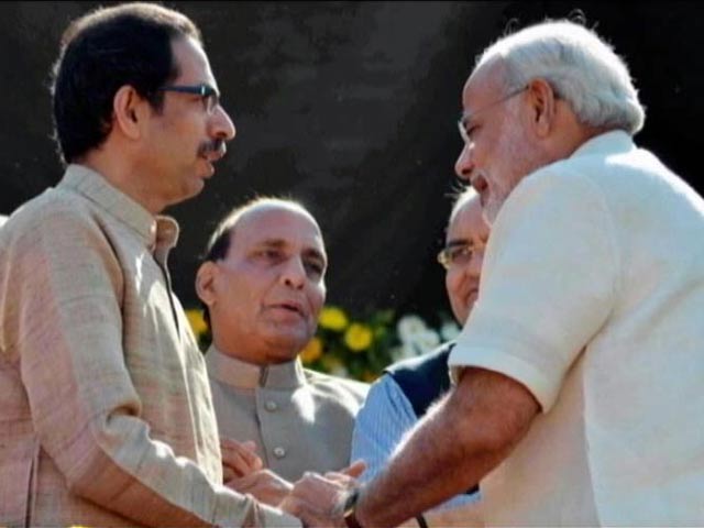 Shiv Sena Will Sit in Opposition in Maharashtra if BJP Takes NCP's Support, Says Uddhav Thackeray Shiv Sena Will Sit in Opposition in Maharashtra if BJP Takes NCP's Support, Says Uddhav Thackeray