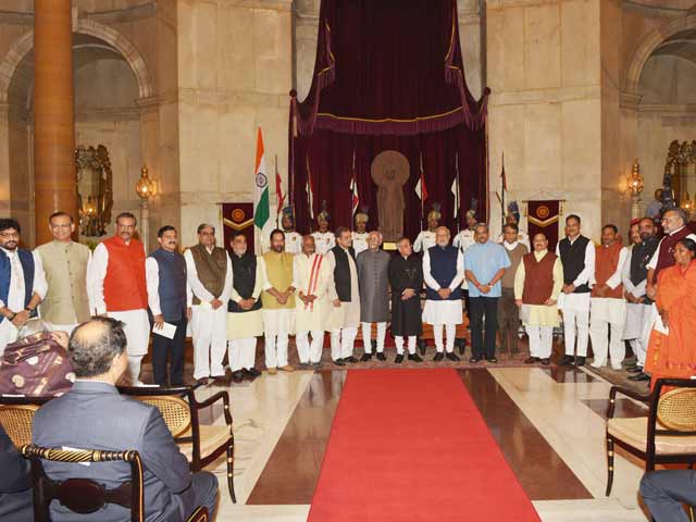 इंडिया 9 बजे : टीम मोदी में 21 नए चेहरे