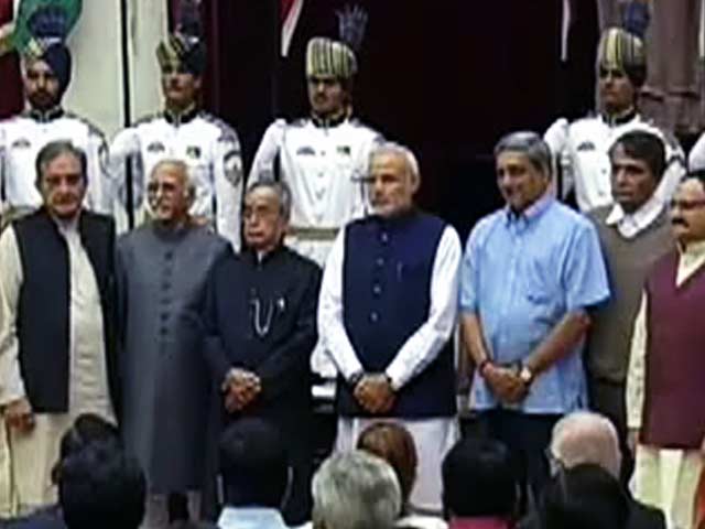 नए मंत्रियों को बांटे गए विभाग