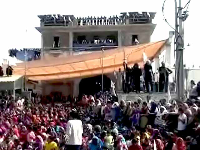 Videos : हिसार : सतलोक आश्रम के रामपाल की गिरफ्तारी को लेकर तनाव