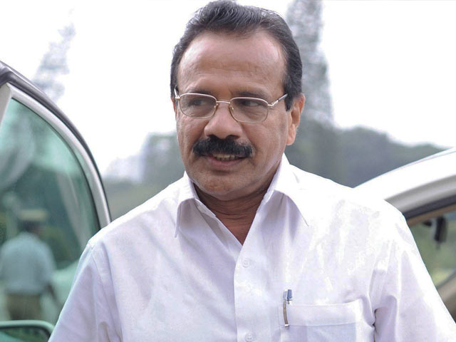 रेल में फेल सदानंद गौड़ा!