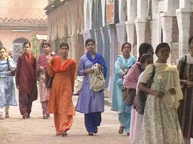 Video : Why Some Women Can't Enter the Aligarh Muslim University Library